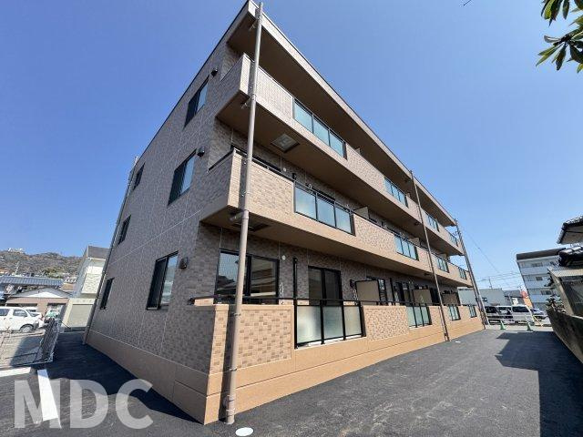 徳島市八万町下福万の賃貸マンションの駐車場