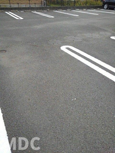 モーント　シャイン　Ａの駐車場