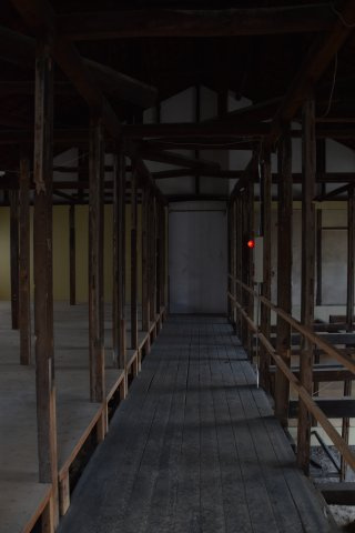清水五条　圧巻の木賃貸アパート遺跡の内装