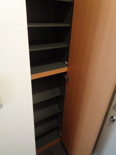 メゾンイナモトの玄関