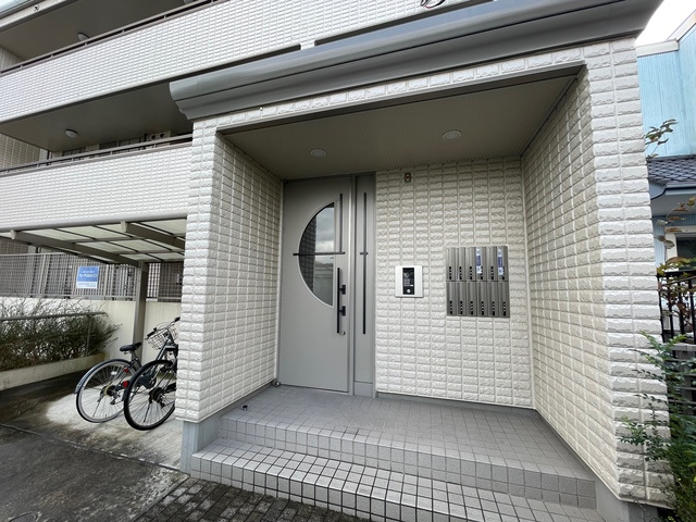 メゾンイナモトのエントランス