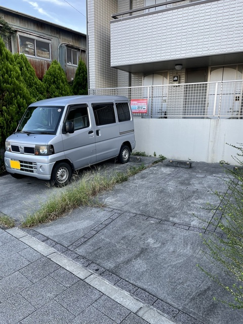 メゾンイナモトの駐車場
