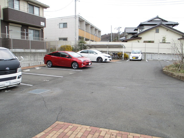 アルンディナリアCの駐車場