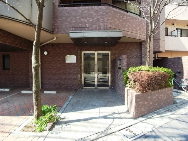 菱和パレス立教大学前・国際ハイムのエントランス|落ち着いたエントランスです