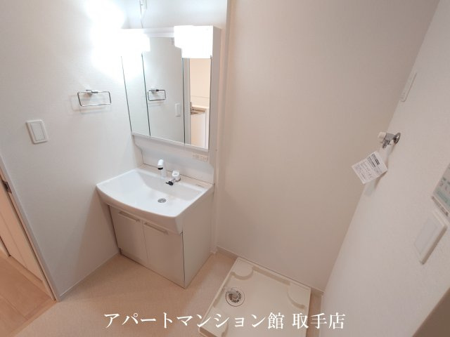 ノイエハイマートの駐車場
