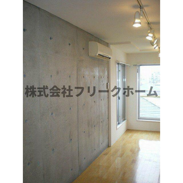 三鷹市下連雀４丁目の賃貸マンションの居間・リビング