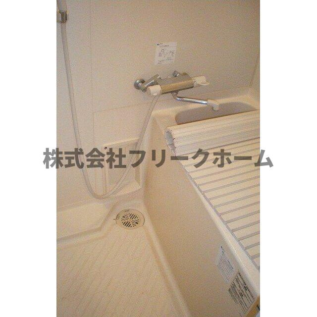 三鷹市下連雀４丁目の賃貸マンションの浴室