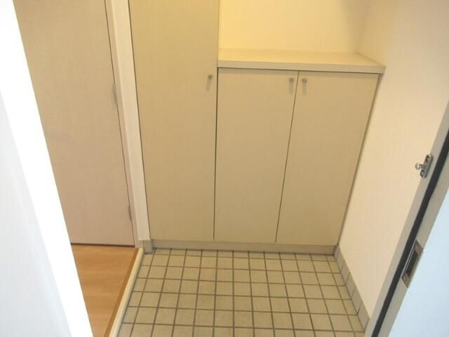 アーバンコート南烏山の玄関