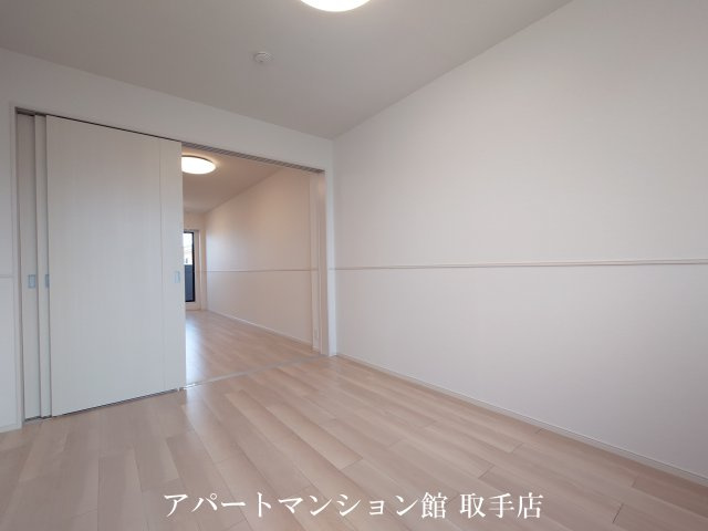 ノイエハイマートの駐車場