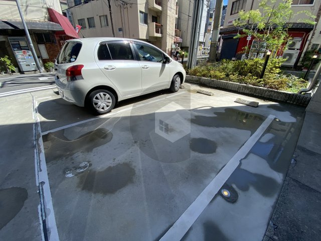 パラゴン布施駅前の駐車場
