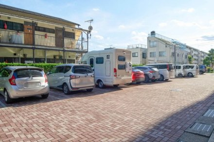 新蓮根団地第14号棟の駐車場