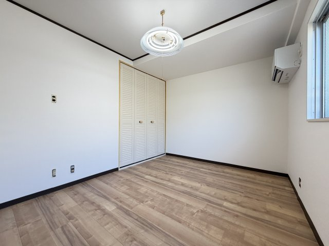 アベニュー西長居の洋室