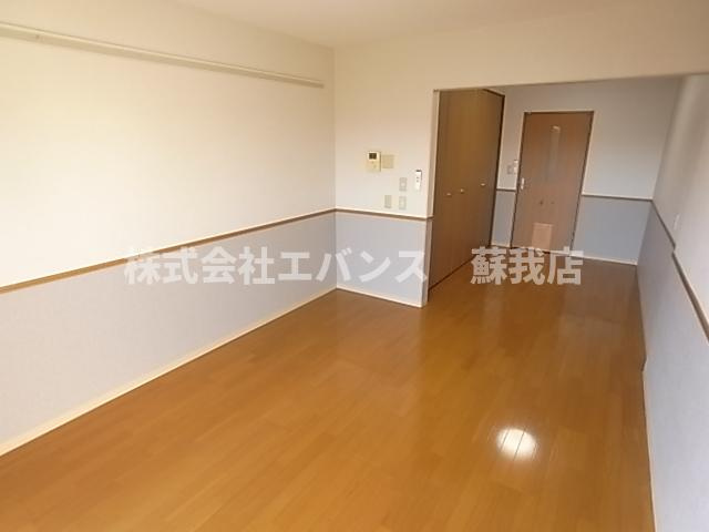 【居間・リビング】 | フラワーパレス小倉 | ゆとりの広さです