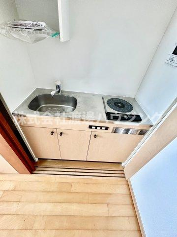 フォレステージュ江坂垂水町のキッチン|収納2間半広々