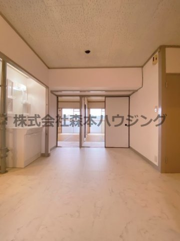 【居間・リビング】 | 　富士コーポラス | 広々とした居間です
