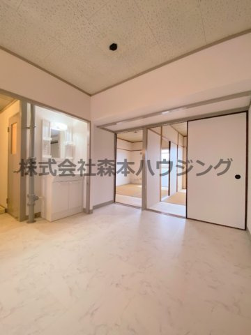 【居間・リビング】 | 　富士コーポラス | こちらの居間で趣味の時間をお楽しみください