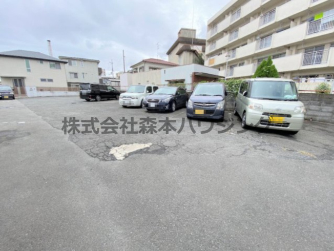 【駐車場】 | 　富士コーポラス | 駐車場に車を止められます