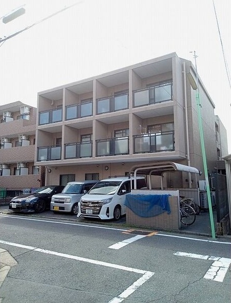 MGファーストの駐車場