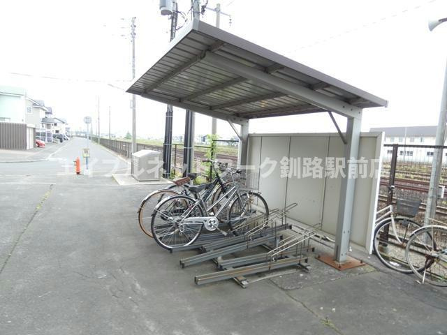 レジデンス寿の駐車場