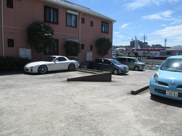 グランパルクDの駐車場