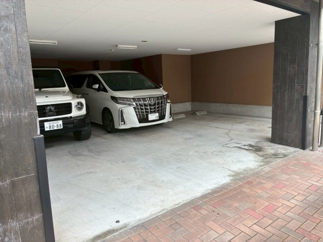 ドミール江戸堀の駐車場