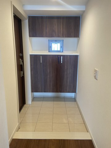 新潟市中央区笹口１丁目の賃貸マンションの玄関