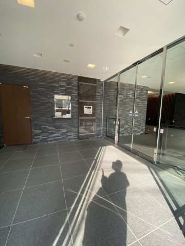 新潟市中央区笹口１丁目の賃貸マンションのエントランス