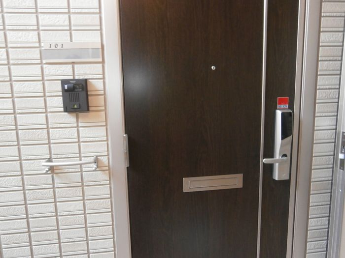 ハイヒルズ城野の玄関