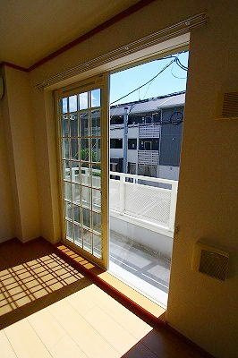 エクセラン近見のバルコニー|暖かな日差しのふりそそぐバルコニー