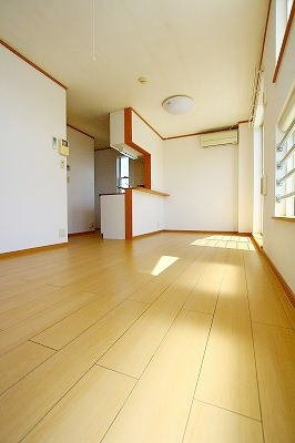エクセラン近見の居間・リビング|使いやすい居間です