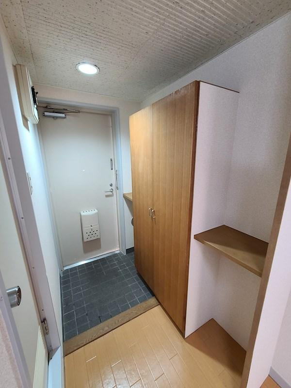 メゾンド童橋の玄関