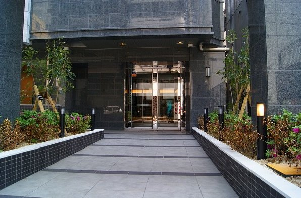 クリスタルグランツ心斎橋EASTのエントランス|クリスタルグランツ心斎橋EAST　分譲らしいエントランス