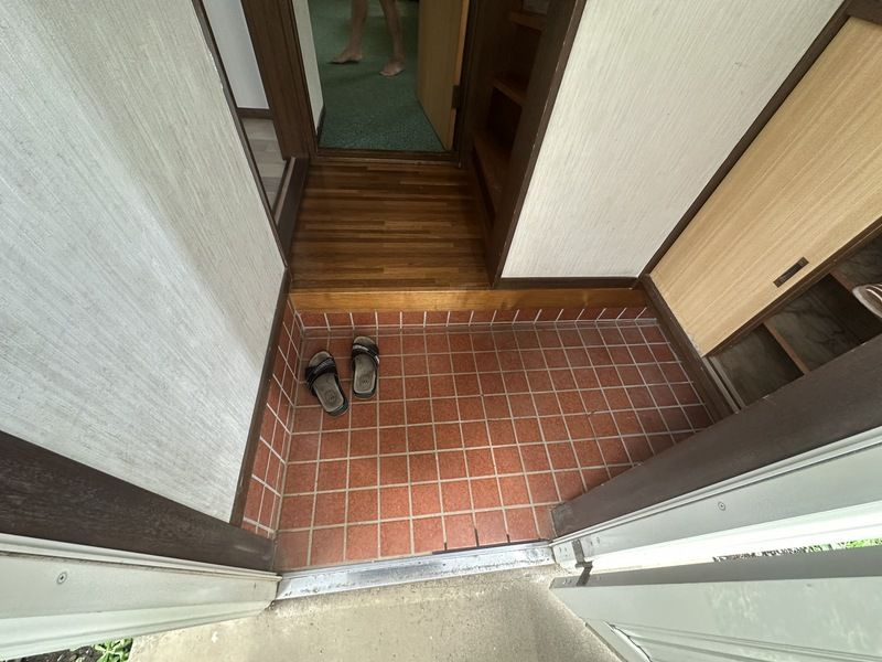 向貸家1号棟戸建の玄関