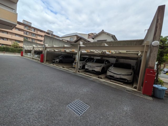 メロディーハイム関目高殿の駐車場