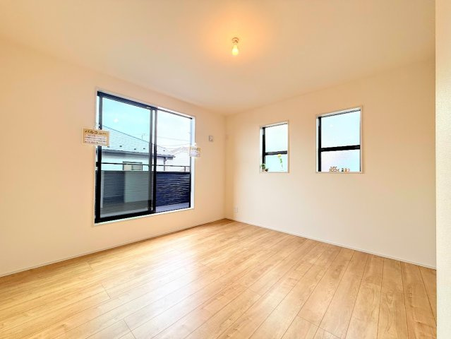南区六ッ川3丁目　新築戸建ての洋室|◆子どものスタディ空間として、あるいは書斎やホビールームとして生活スタイルに合わせて使えるプライベートルーム。居心地のいい落ち着いたインテリアが似合います。