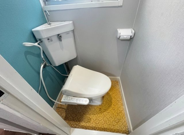徳井町3丁目のトイレ|窓があるトイレは、明るく換気も安心
