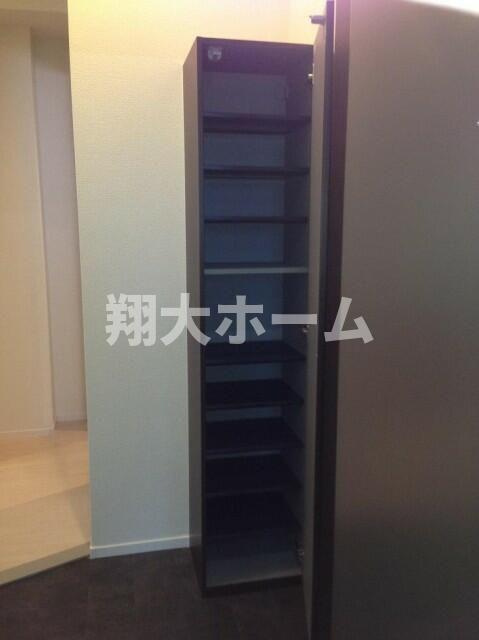 ジスタス入谷の玄関