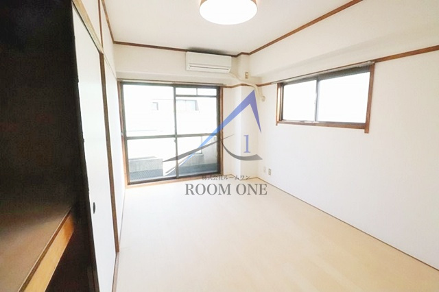 第一大津ビルの居間・リビング|洋室のお部屋です。