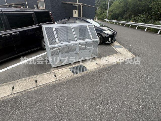 クリスタルハイツ仁豊野の駐車場