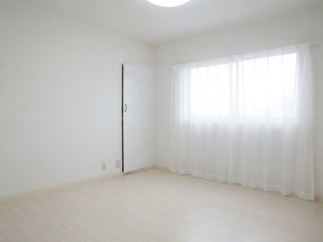 第二紀和マンションの居間・リビング
