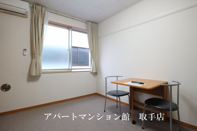レオパレスプライムの居間・リビング