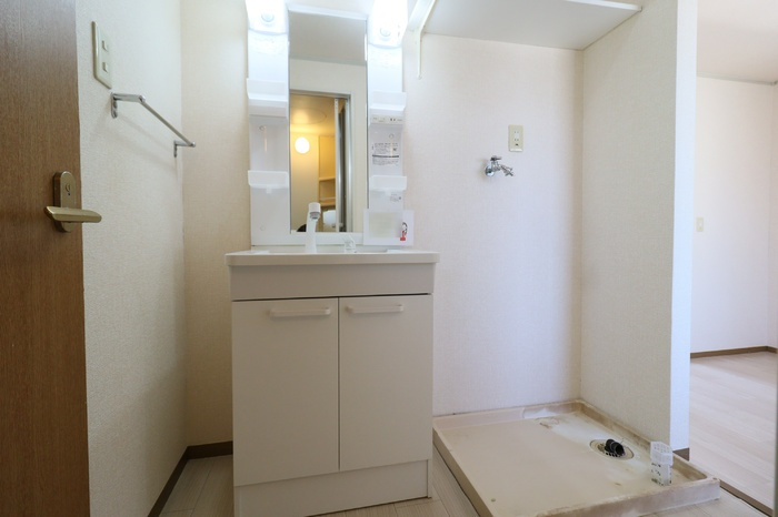 屋敷添ハイツの洗面所|洗髪洗面化粧台、洗濯機置き場