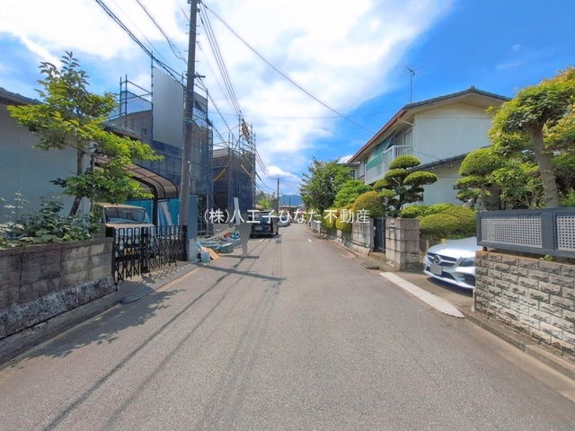 『八王子市新築戸建て』八王子市西寺方町400-37【仲介手数料無料】　１期の前面道路含む現地写真|～仲介手数料無料☆八王子ひなた不動産～八王子市西寺方町　新築戸建て