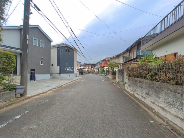 『八王子市新築戸建て』八王子市西寺方町400-37【仲介手数料無料】　１期の前面道路含む現地写真|～仲介手数料無料☆八王子ひなた不動産～八王子市西寺方町　新築戸建て