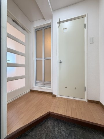 リレックス住吉の玄関