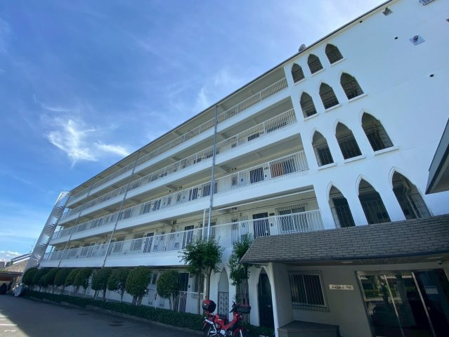 芦屋市東山町の賃貸マンションの外観