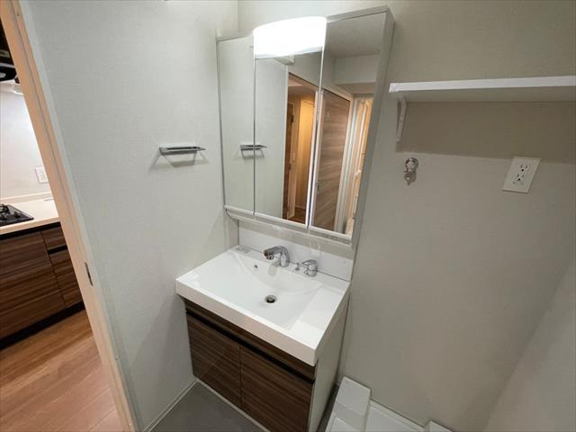 西宮市深津町の賃貸マンションの洗面所