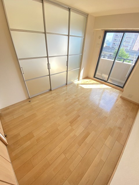 西宮市松原町の賃貸マンションの居間・リビング