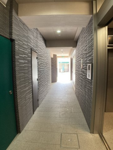 神戸市中央区中山手通１丁目の賃貸マンションのエントランス