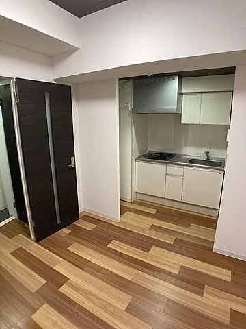 神戸市中央区中山手通１丁目の賃貸マンションの居間・リビング
